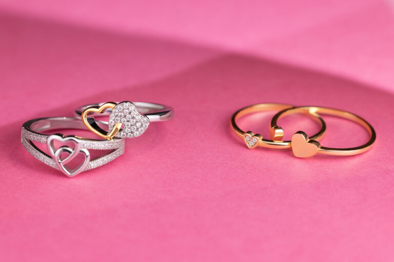 Złoty czy srebrny pierścionek – który lepiej wybrać?